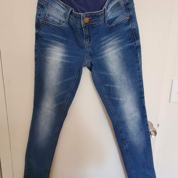 Maternity clothes bundle. - Picture 10 of 10